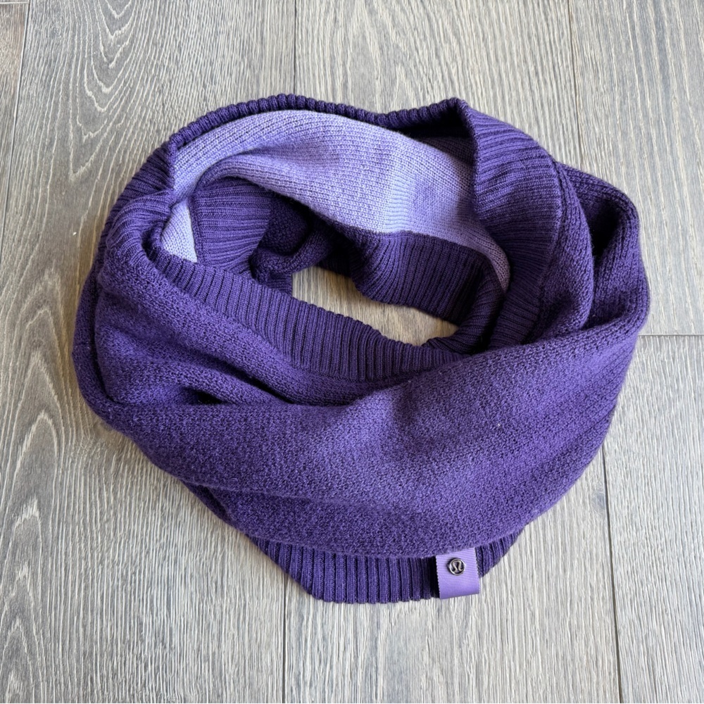 Lululemon Knit Happens Scarf in Deep Zinfandel / Winter Orchid